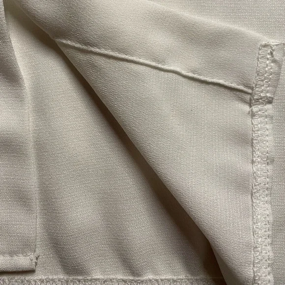 White blouse - Picture 4 of 5